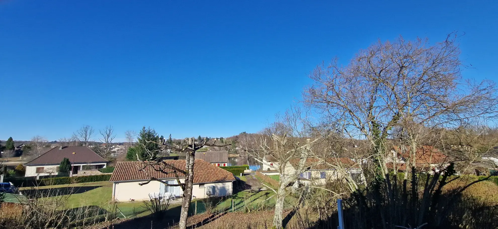 Maison familiale spacieuse avec jardin à Meuzac 