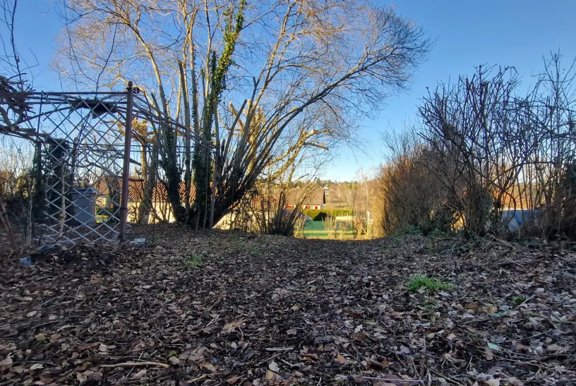 Maison familiale spacieuse avec jardin à Meuzac 