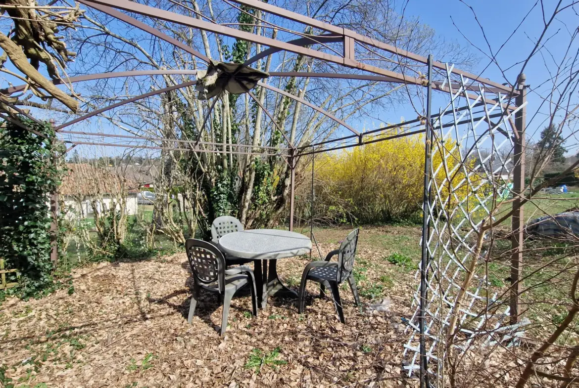 Maison familiale spacieuse avec jardin à Meuzac 