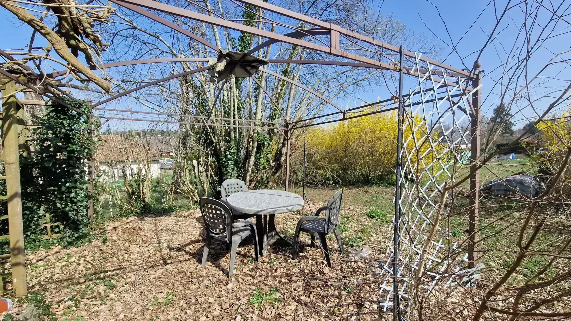 Maison familiale spacieuse avec jardin à Meuzac 