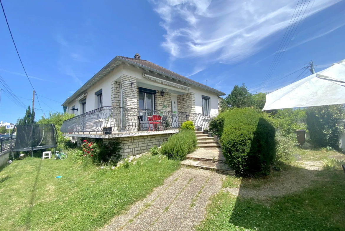 Maison familiale proche des lycées à Vierzon 