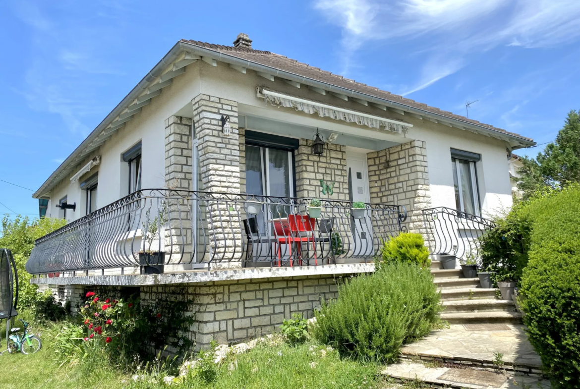 Maison familiale proche des lycées à Vierzon 