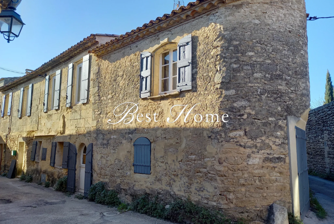 À vendre : Charmante maison de village à Sommières 