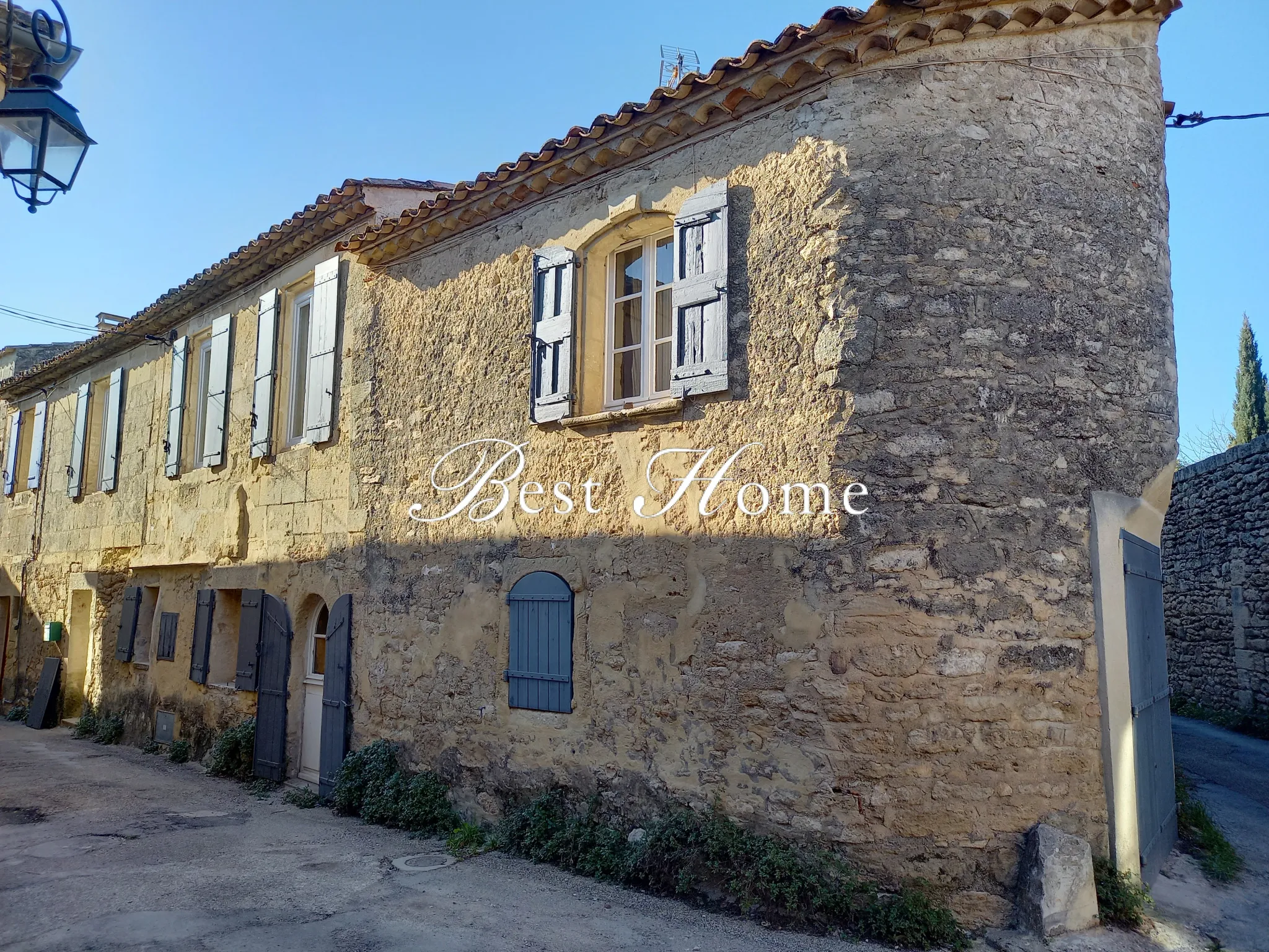 À vendre : Charmante maison de village à Sommières 