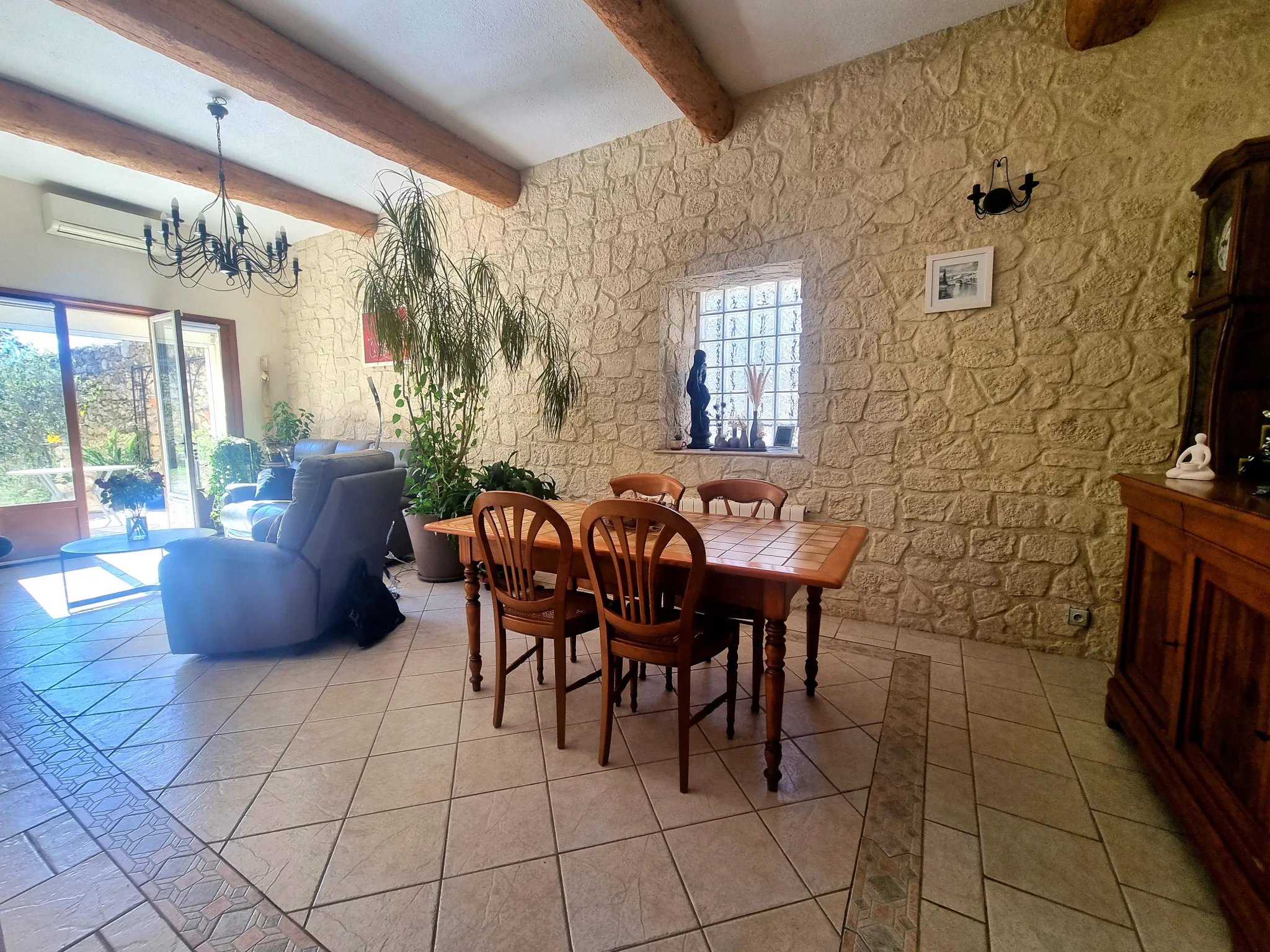 Spacieuse Maison Familiale avec Jardin à Sallèles-d'Aude 