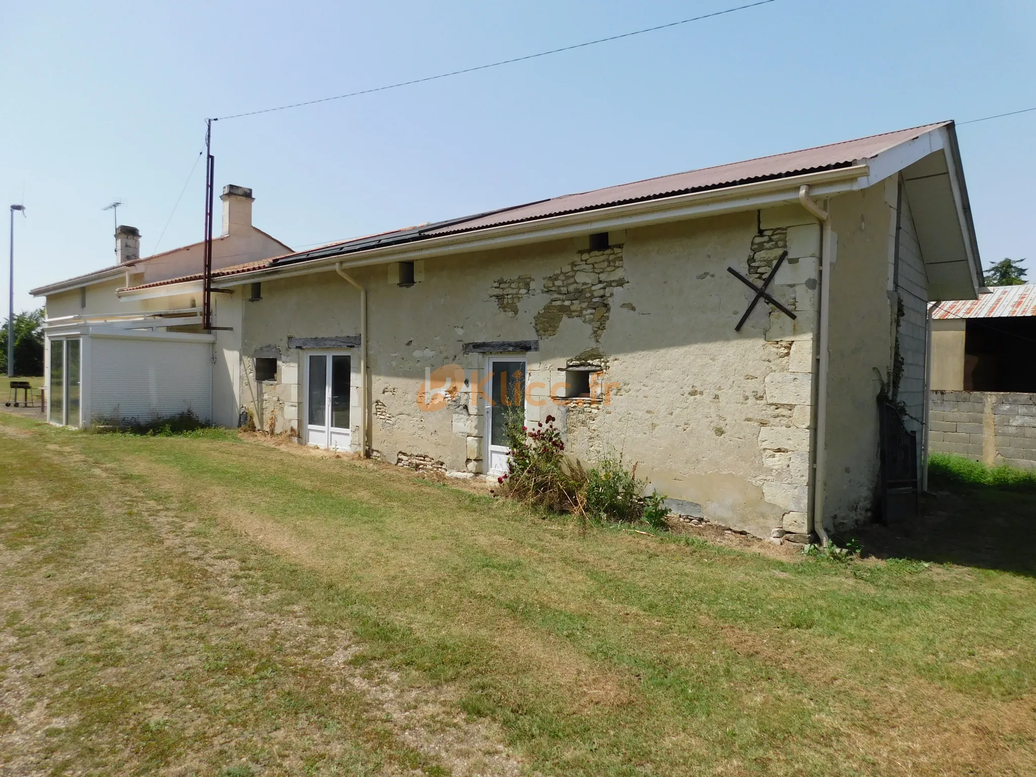 Corps de ferme rénové à Doussay, 3 pièces et 1805 m² de terrain 