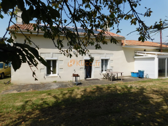 Corps de ferme rénové à Doussay, 3 pièces et 1805 m² de terrain