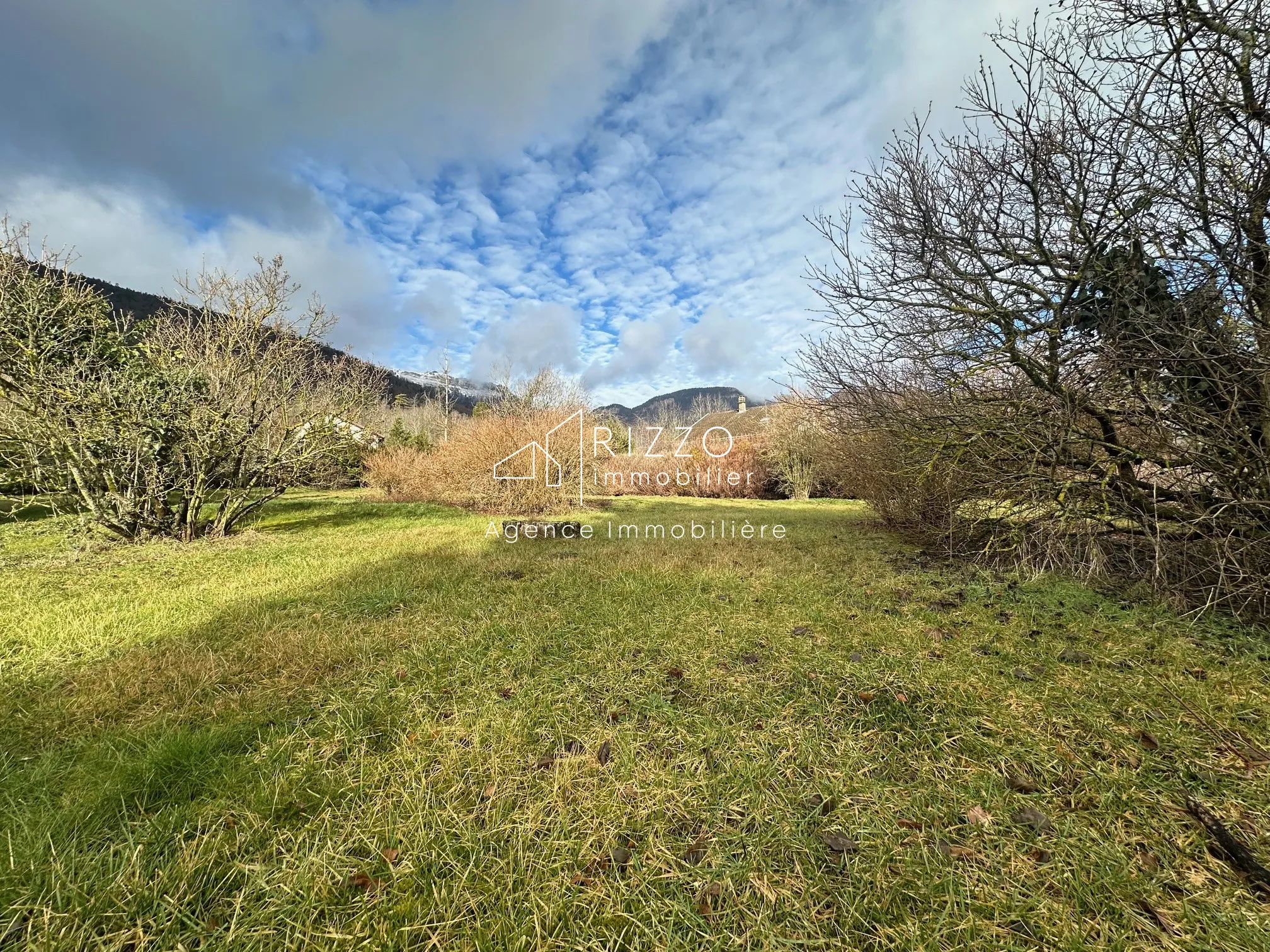 Terrain à bâtir à Gex - Opportunité rare 