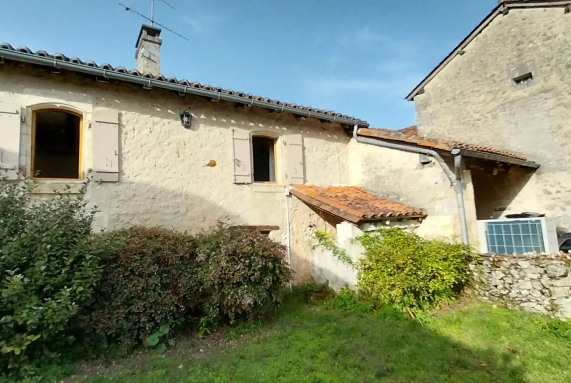 Ensemble de 2 habitations rénovées en pierre à Paussac et St Vivien 