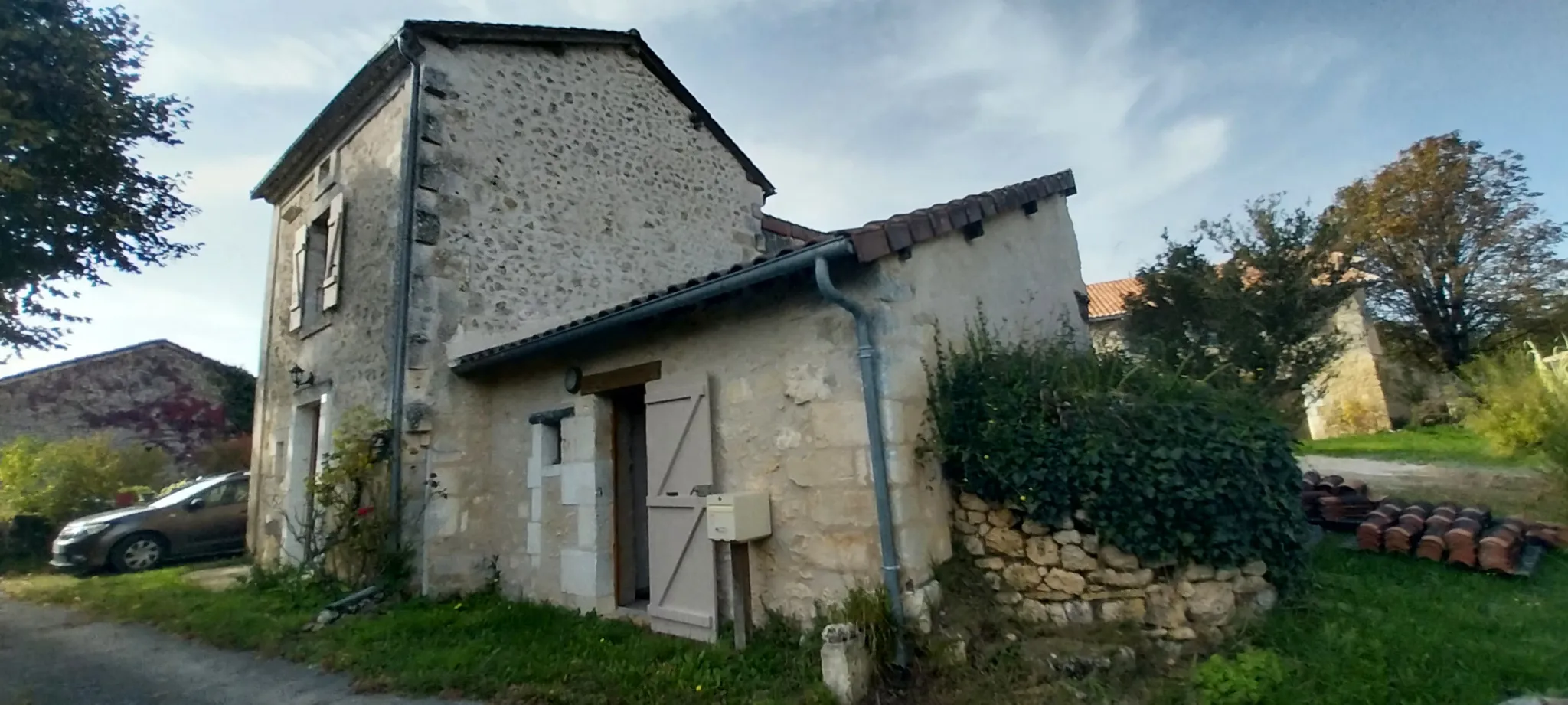 Ensemble de 2 habitations rénovées en pierre à Paussac et St Vivien 