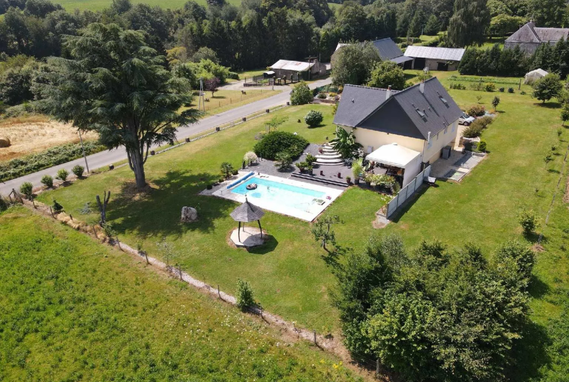 À vendre : Pavillon spacieux de 138 m² avec piscine à Villaines-la-Juhel 