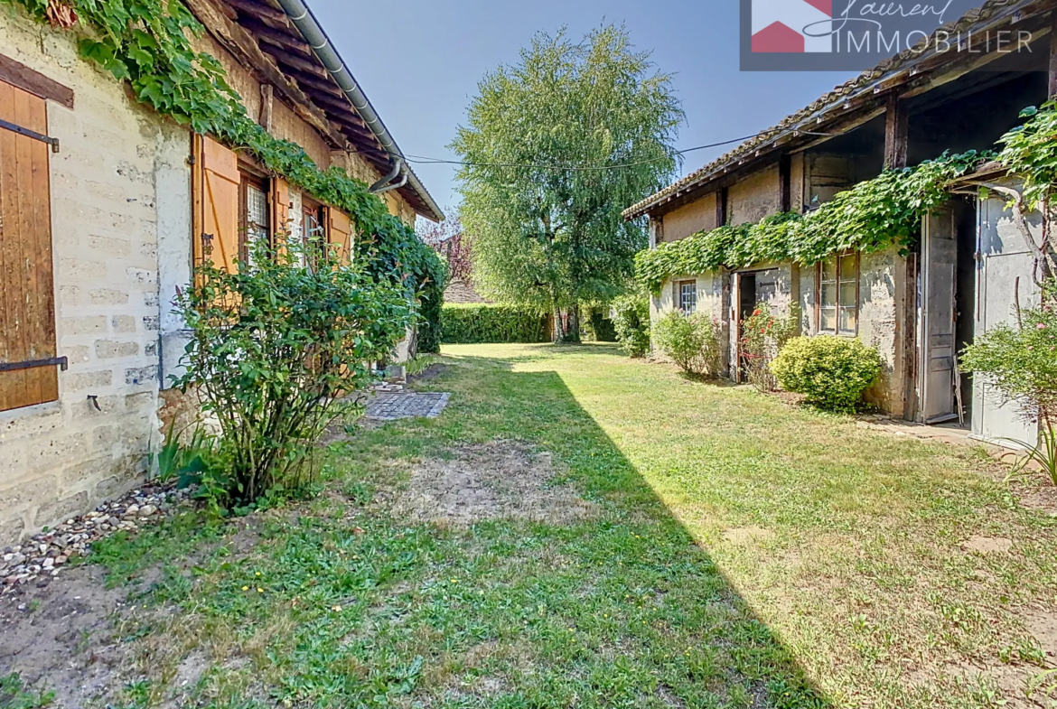 Maison ancienne à vendre à Boz - 5 chambres et terrain 