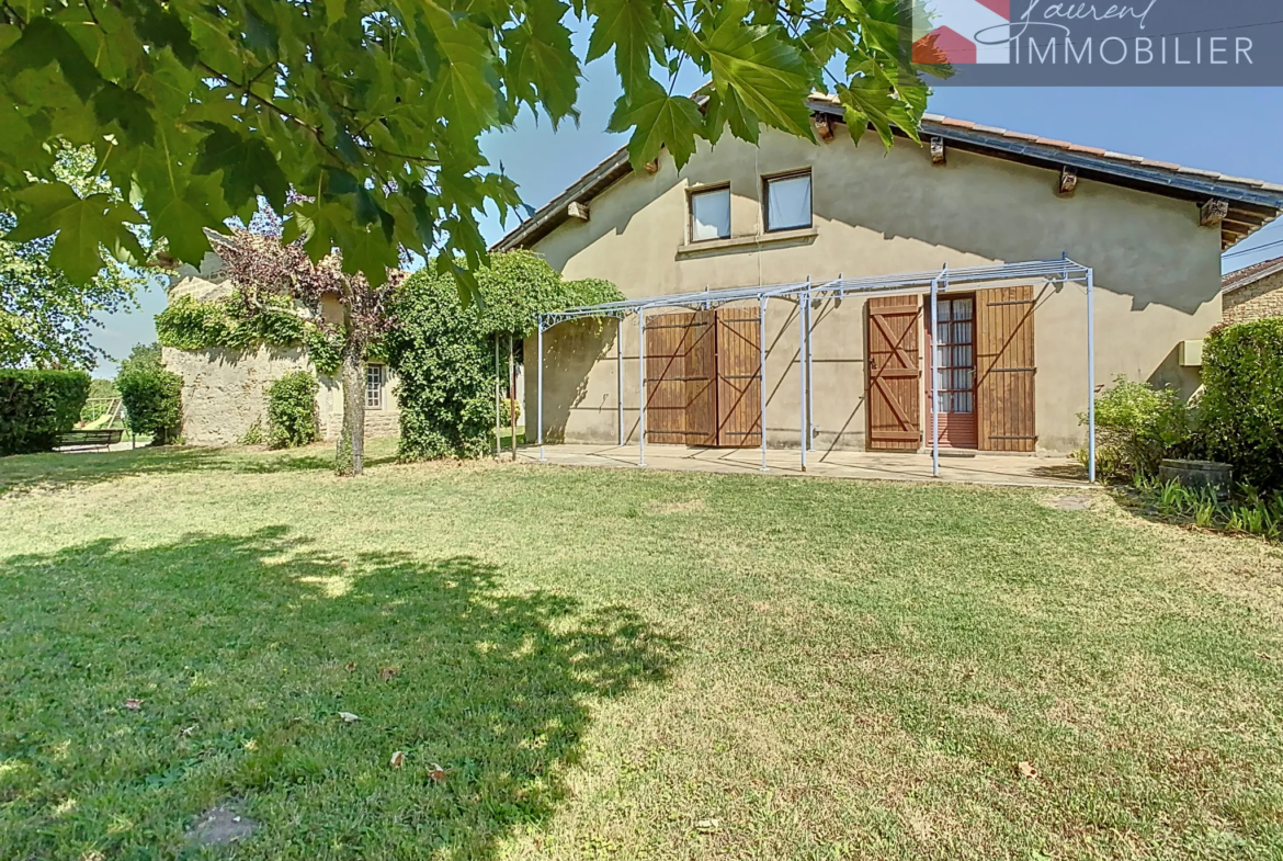 Maison ancienne à vendre à Boz - 5 chambres et terrain 