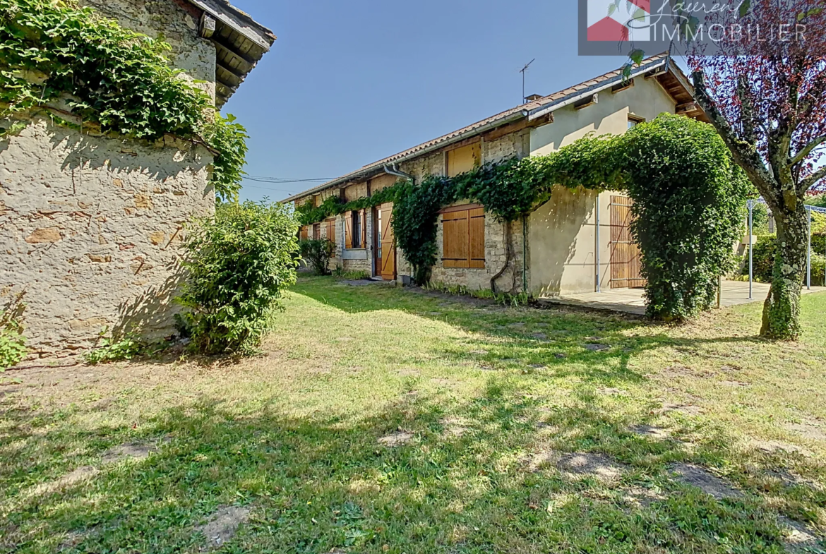 Maison ancienne à vendre à Boz - 5 chambres et terrain 