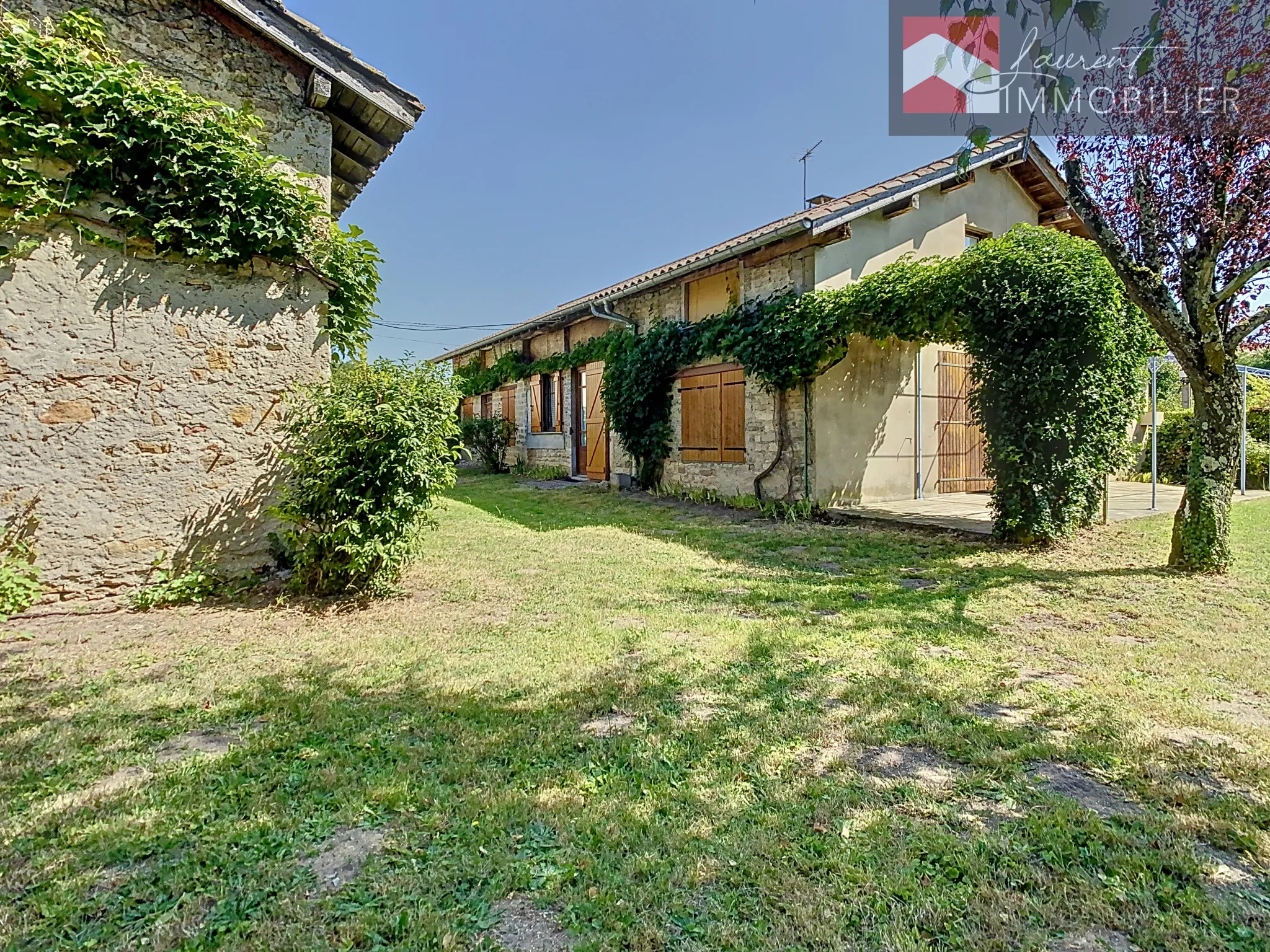 Maison ancienne à vendre à Boz - 5 chambres et terrain 