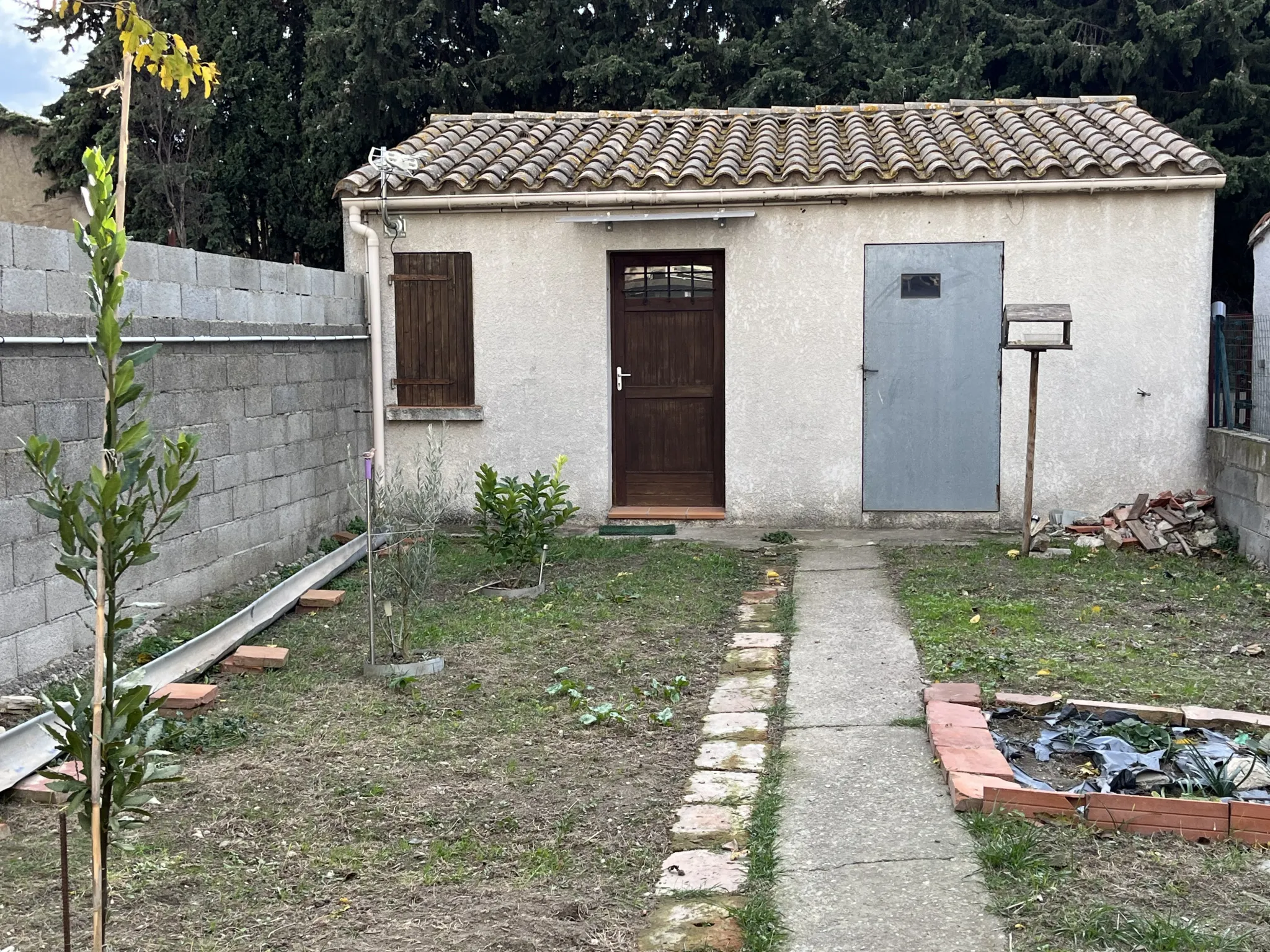 Maison de plain-pied avec jardin et garage à Lezignan-Corbieres 