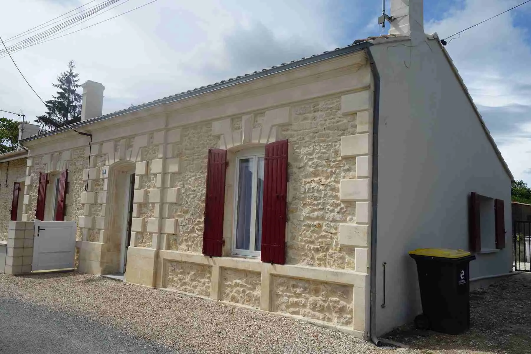 Maison en pierre rénovée avec jardin à Saint-Ciers-sur-Gironde 