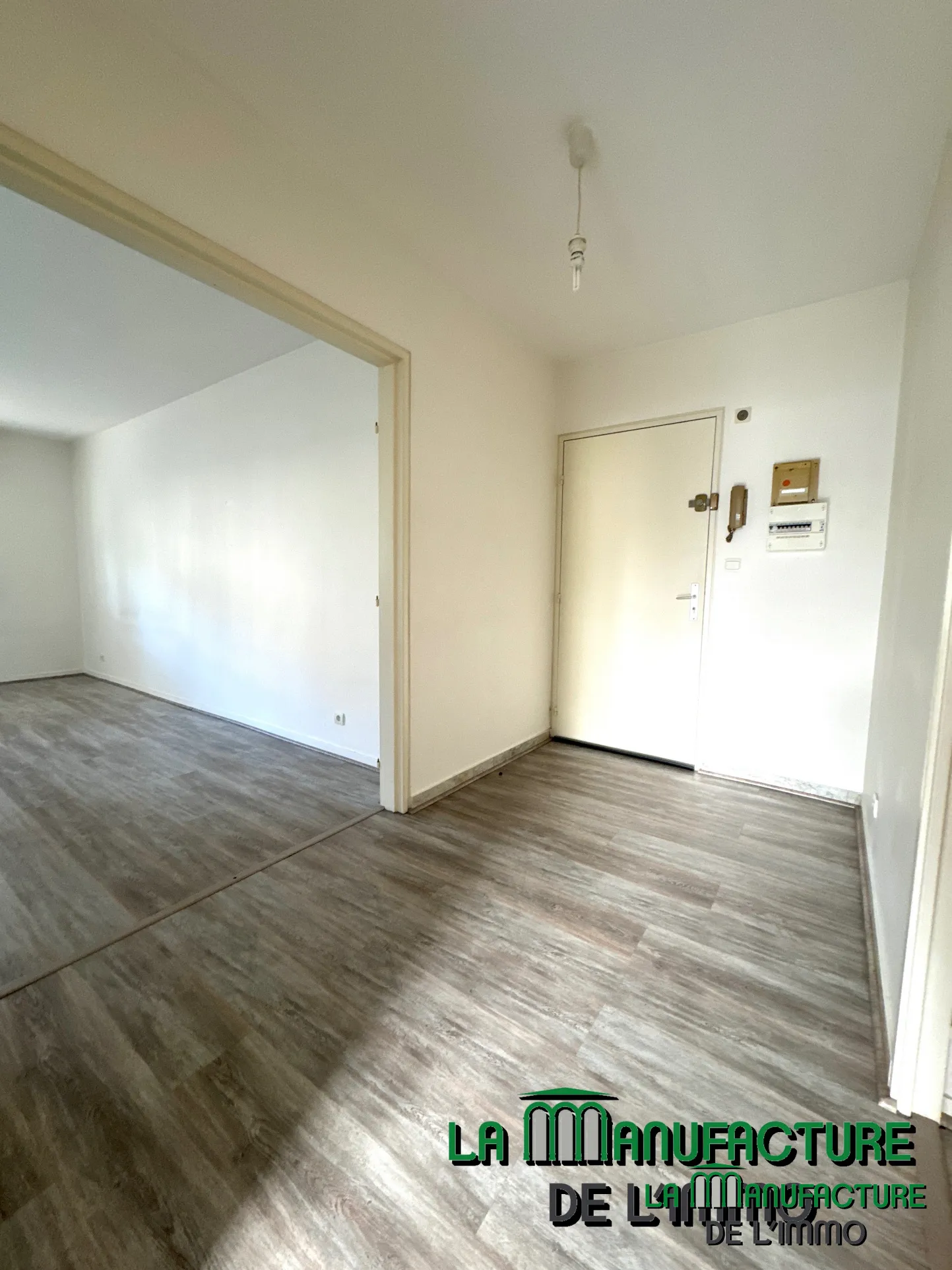 APPARTEMENT F3 À VENDRE DANS RÉSIDENCE DE STANDING À SAINT-PRIEST-EN-JAREZ 