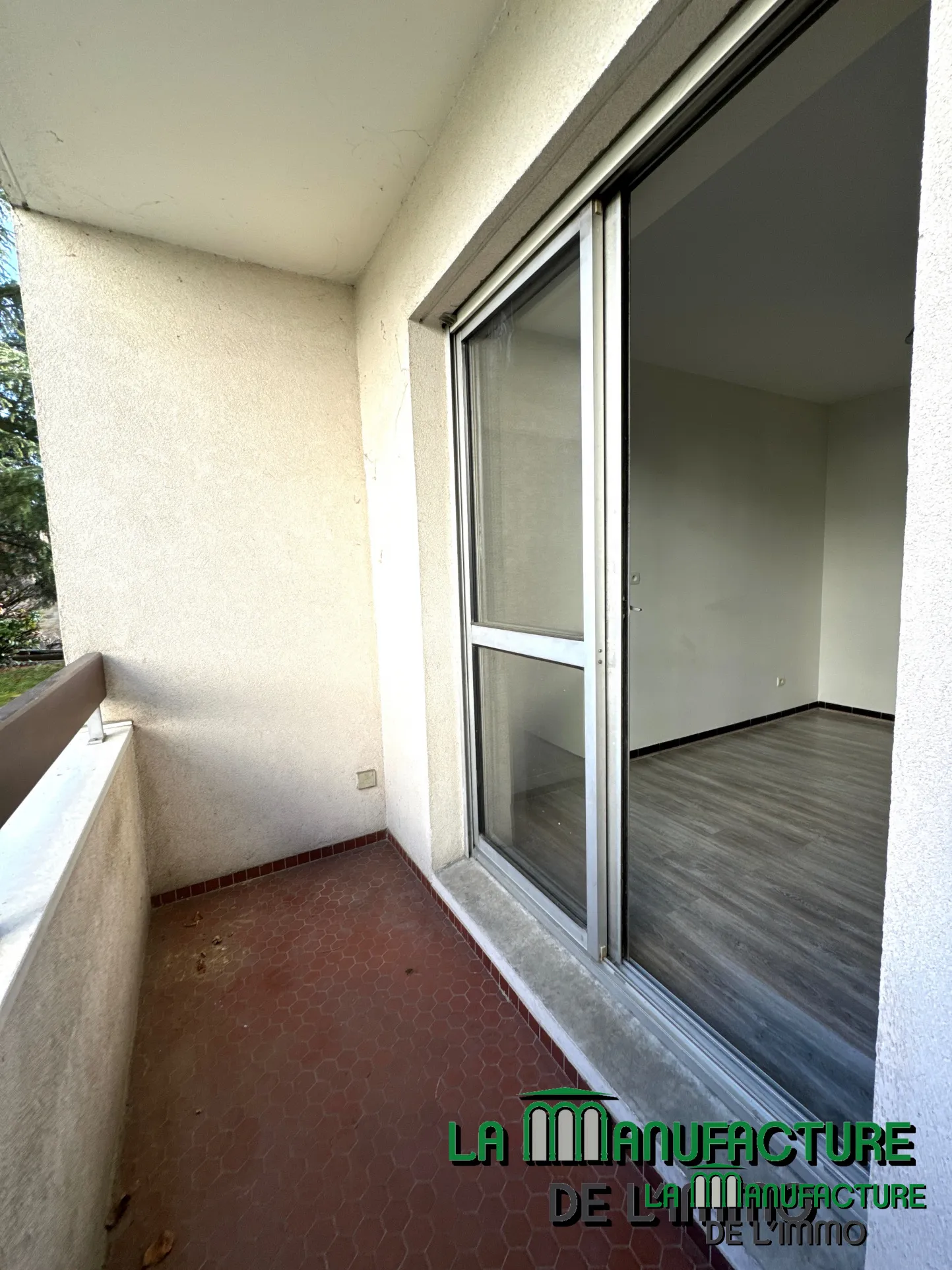 APPARTEMENT F3 À VENDRE DANS RÉSIDENCE DE STANDING À SAINT-PRIEST-EN-JAREZ 