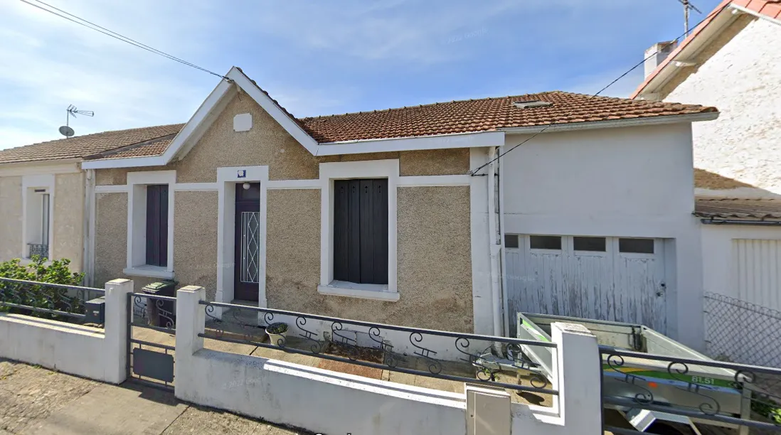 Maison de Ville à Saintes Rive Droite - 2 Chambres, Jardin 785 m², 240 000 € 