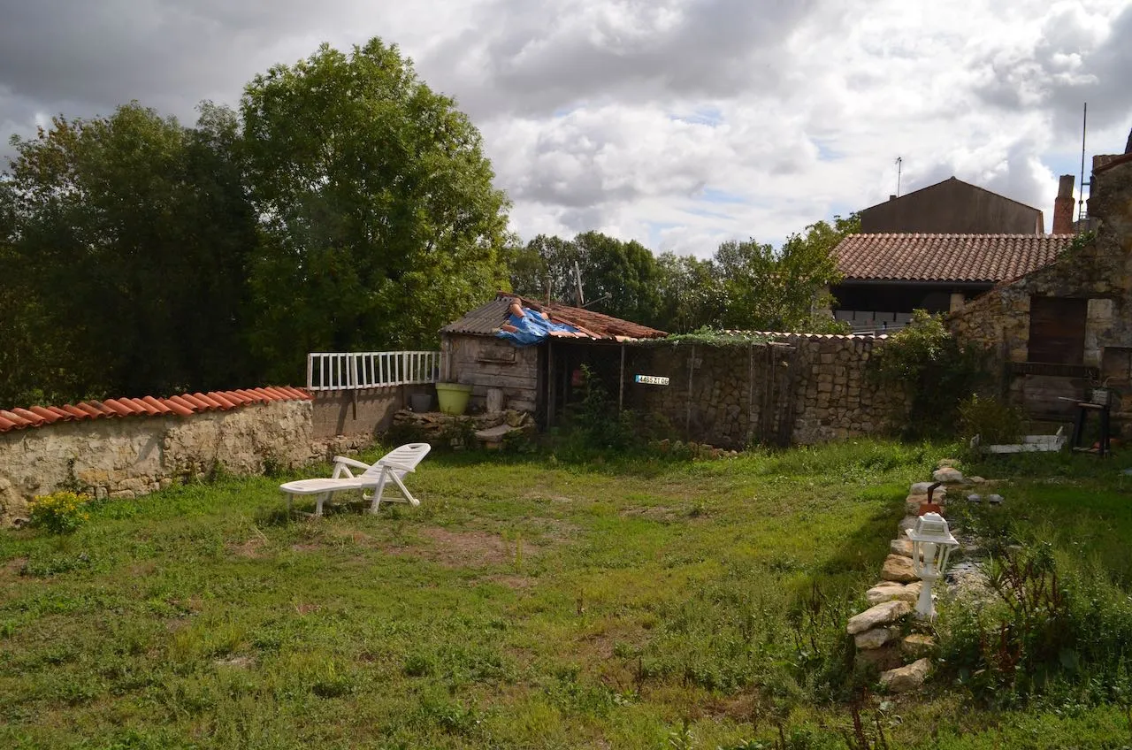 Maison à rénover de 124 m² à Sainte Hermine avec jardin et garage 