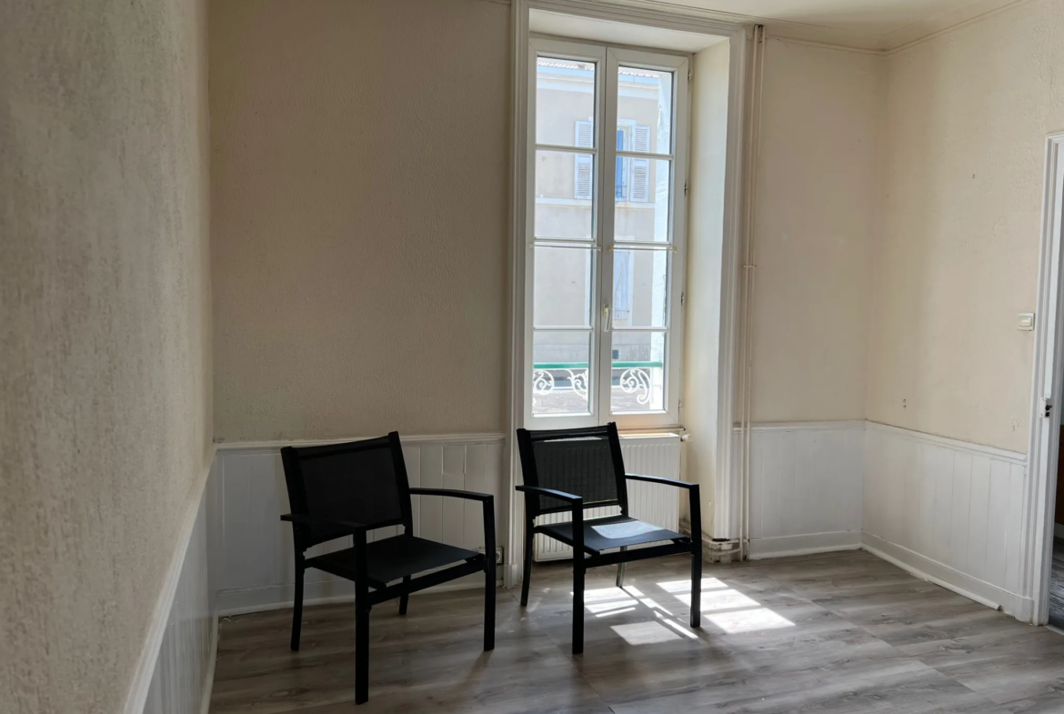 Maison à rénover de 124 m² à Sainte Hermine avec jardin et garage 