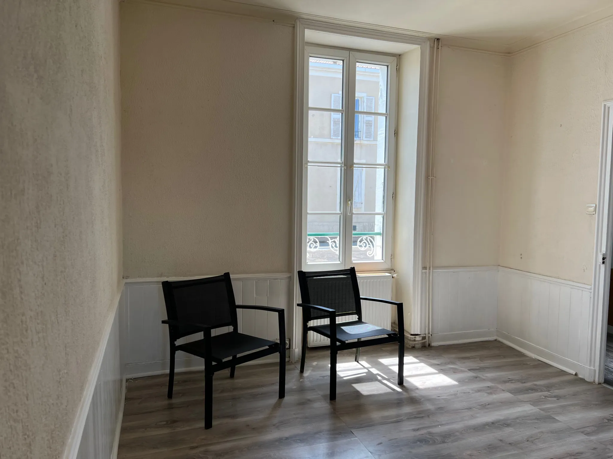 Maison à rénover de 124 m² à Sainte Hermine avec jardin et garage 