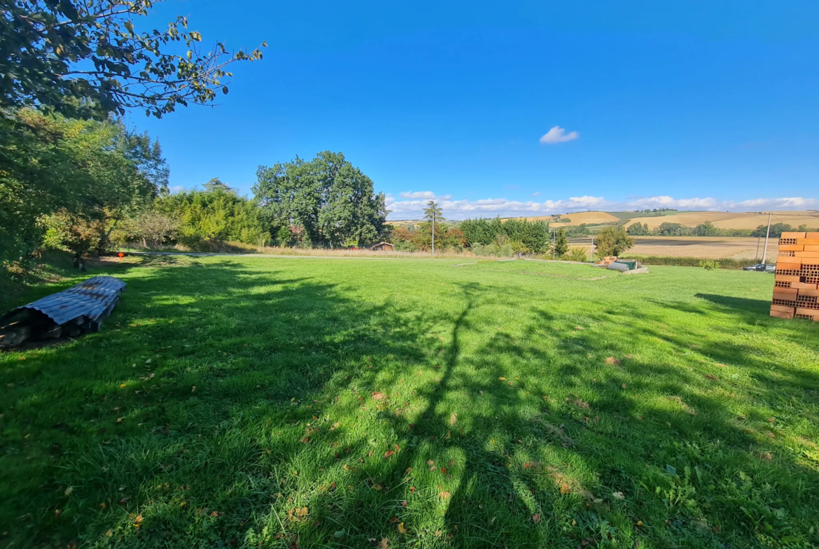 Terrain constructible de 799 m2 à vendre à Saint-Sulpice-Sur-Lèze 