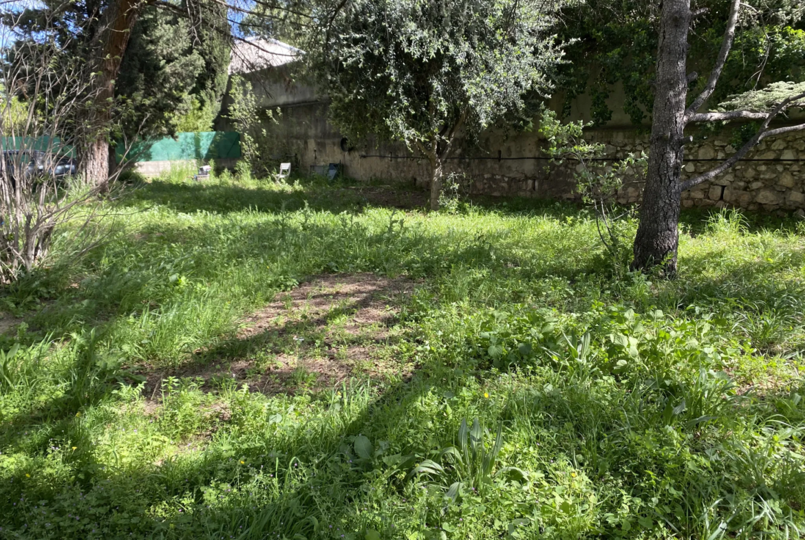 Terrain viabilisé de 400 m² à Marseille, à vendre 