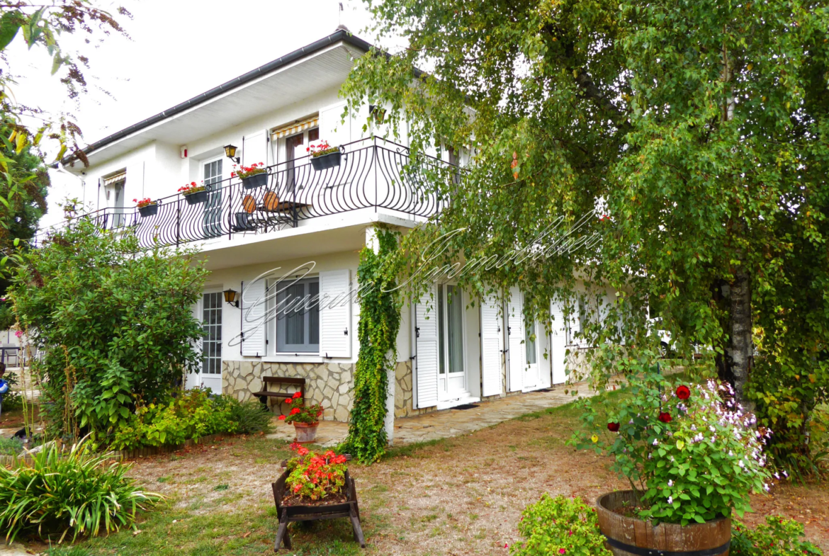 Vente Maison Familiale à Varennes Vauzelles - 9 pièces, 184 m², Piscine 