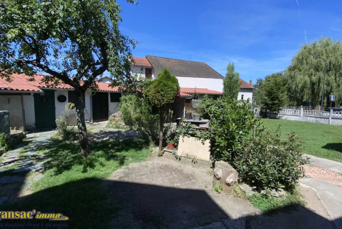 Maison 3 pièces 86m2 avec garages et terrain à Saint-Yorre 