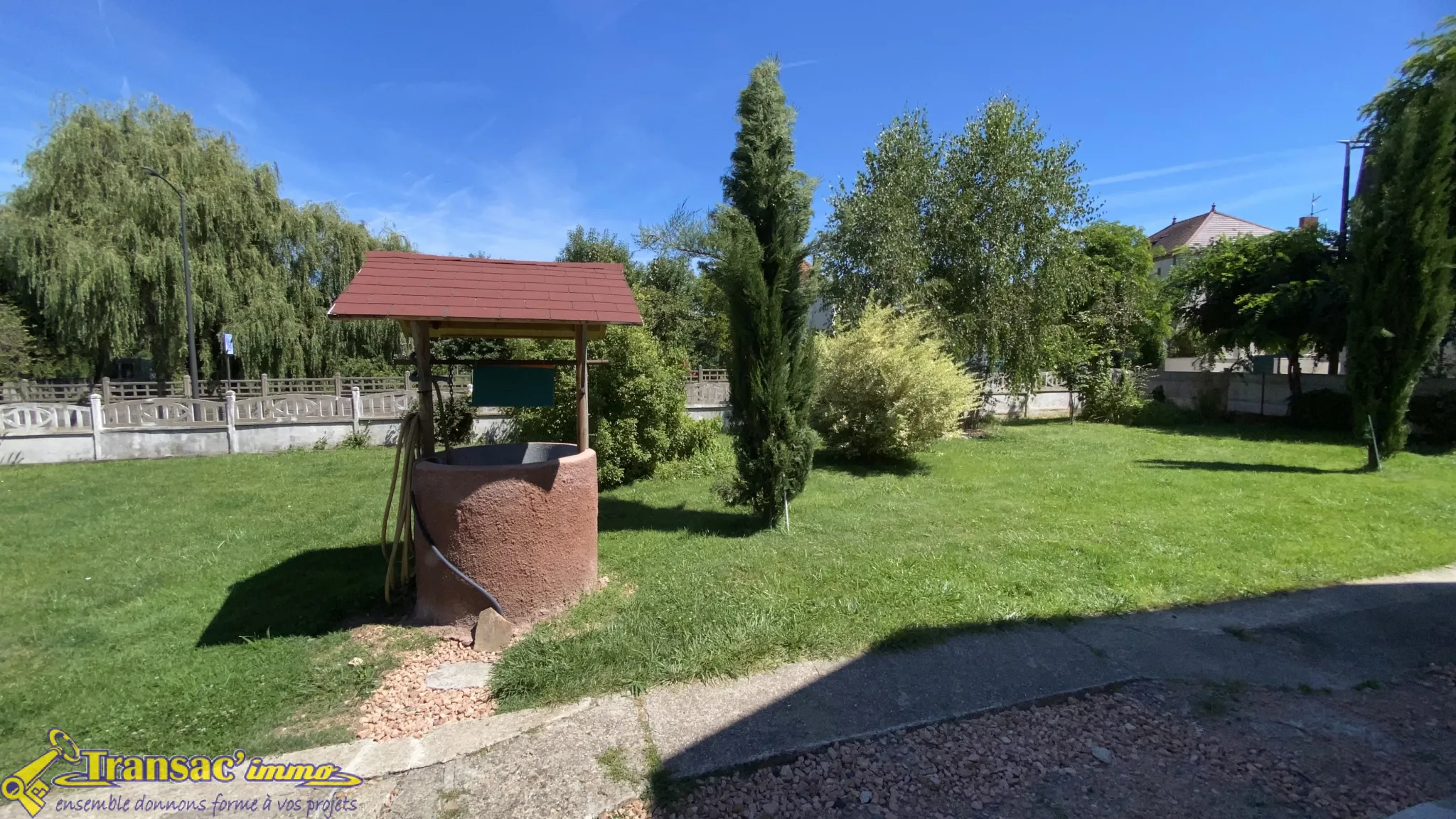 Maison 3 pièces 86m2 avec garages et terrain à Saint-Yorre 