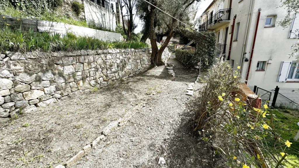 Appartement 3 pièces avec jardin privatif et garage à Magagnosc