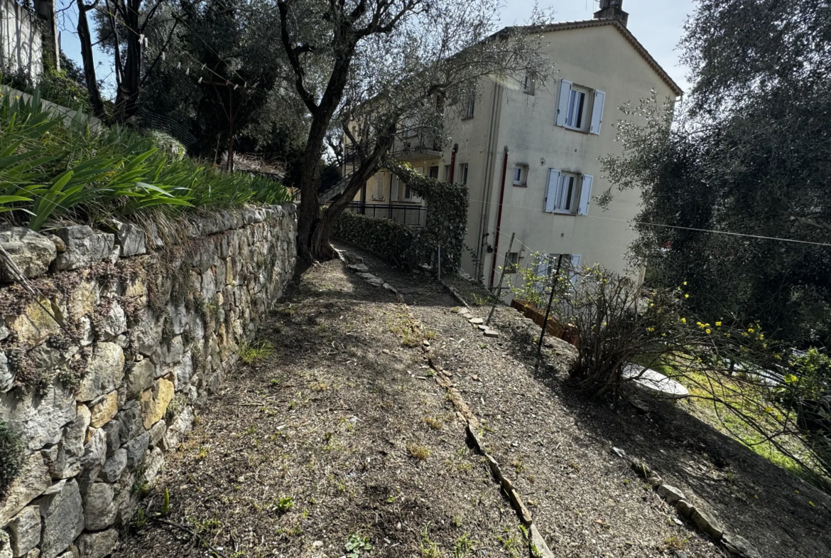 Appartement 3 pièces avec jardin privatif et garage à Magagnosc 