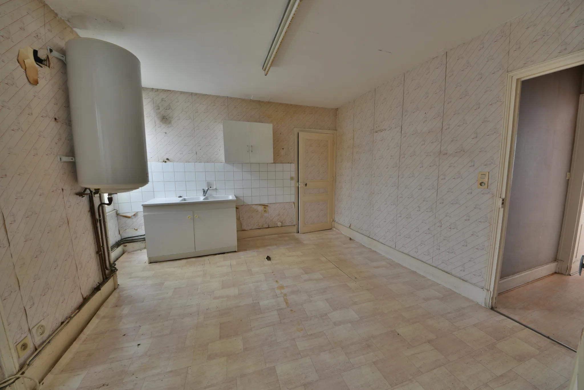 Immeuble à vendre à Juillac - 258 m² avec locaux commerciaux 