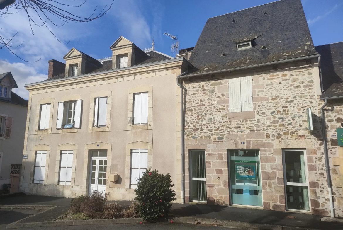 Immeuble à vendre à Juillac - 258 m² avec locaux commerciaux 