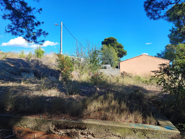 Terrain constructible de 1396 m2 à Rieux Minervois - 59 500 € HAI