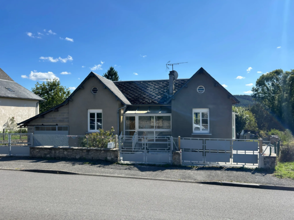 Maison à vendre à St Yrieix le Dejalat - 2 chambres et grand terrain