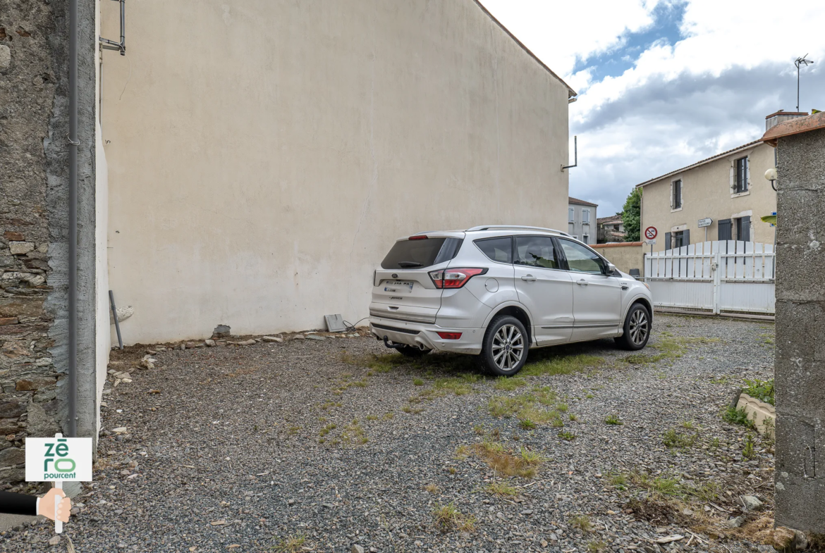 Charmante maison rénovée de 145 m² à Mareuil sur Lay avec grand jardin 