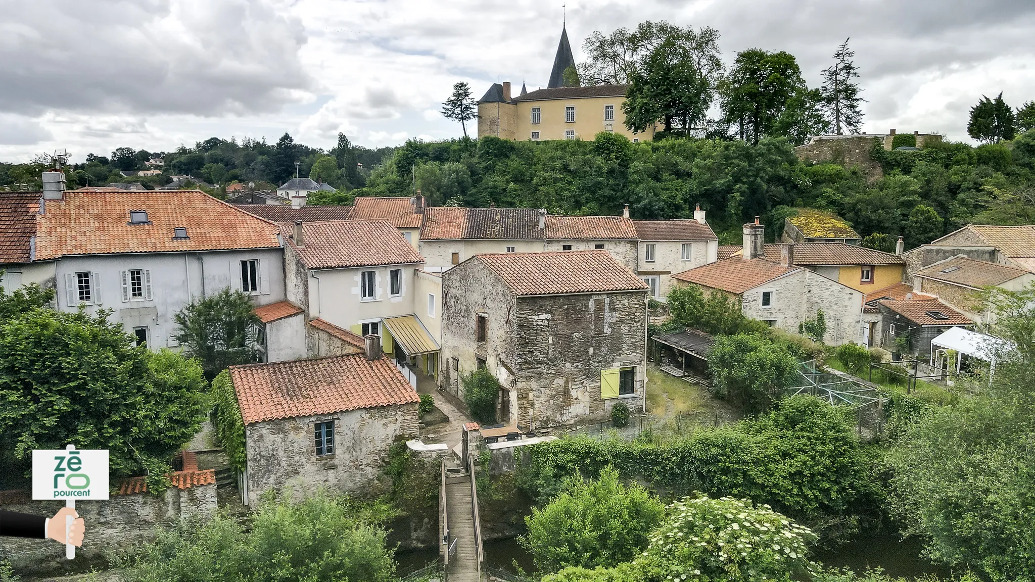 Charmante maison rénovée de 145 m² à Mareuil sur Lay avec grand jardin 