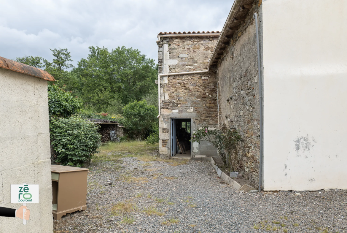 Charmante maison rénovée de 145 m² à Mareuil sur Lay avec grand jardin 