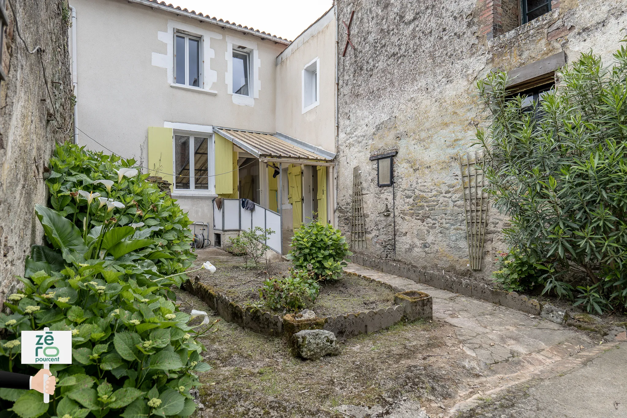 Charmante maison rénovée de 145 m² à Mareuil sur Lay avec grand jardin 