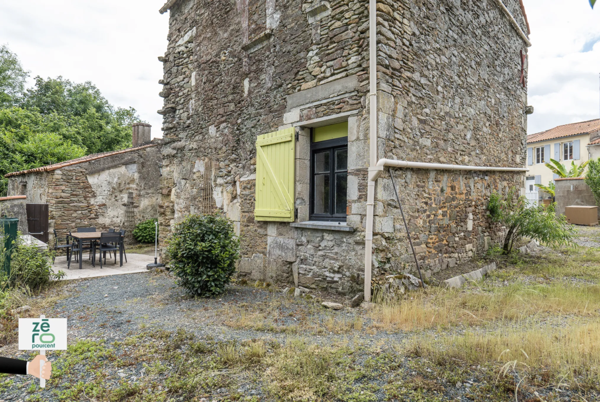 Charmante maison rénovée de 145 m² à Mareuil sur Lay avec grand jardin 