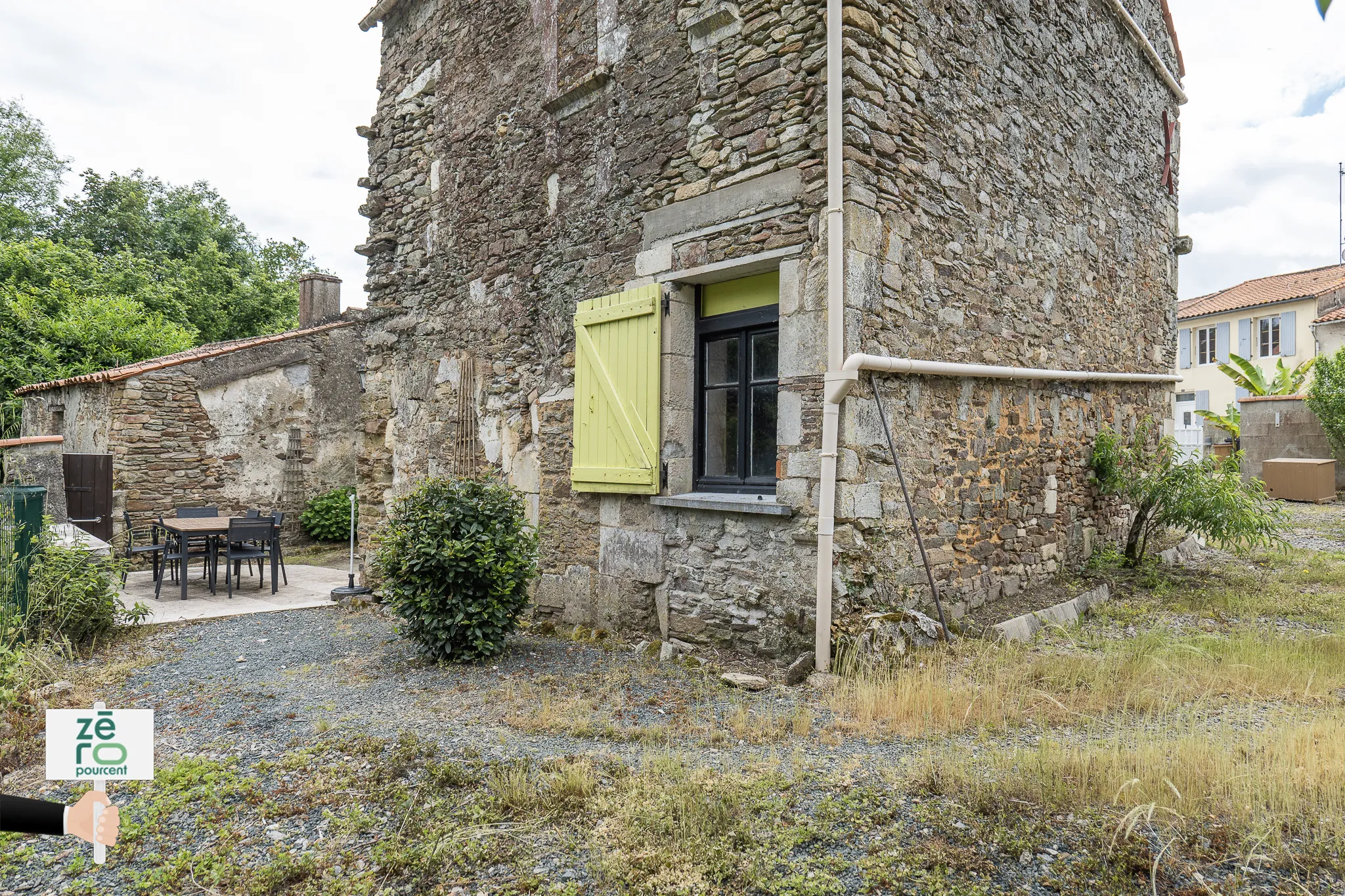 Charmante maison rénovée de 145 m² à Mareuil sur Lay avec grand jardin 