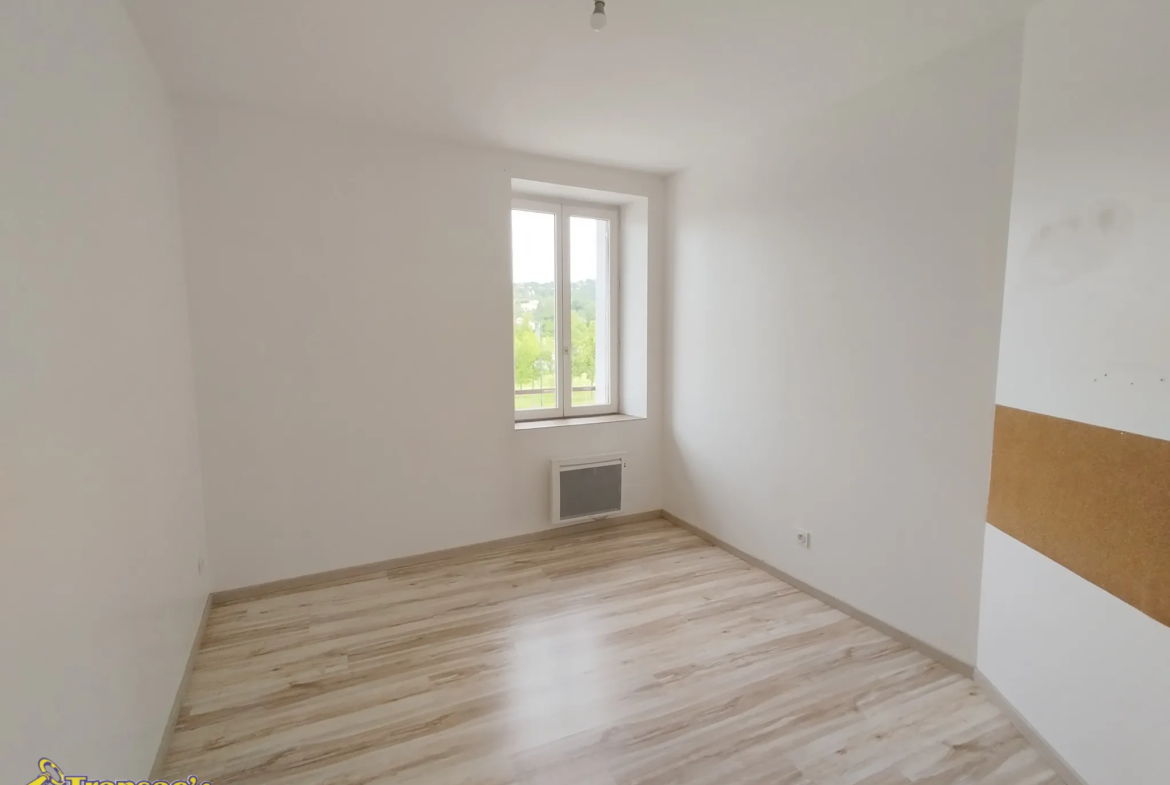 Immeuble à bas de Thiers avec local commercial et appartement Duplex F6 à vendre 