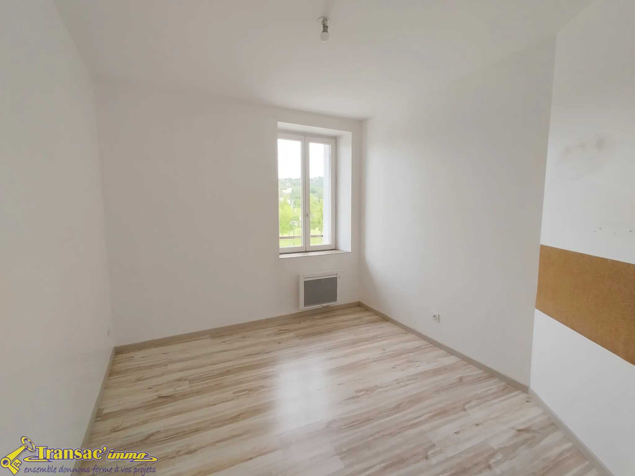 Immeuble à bas de Thiers avec local commercial et appartement Duplex F6 à vendre 