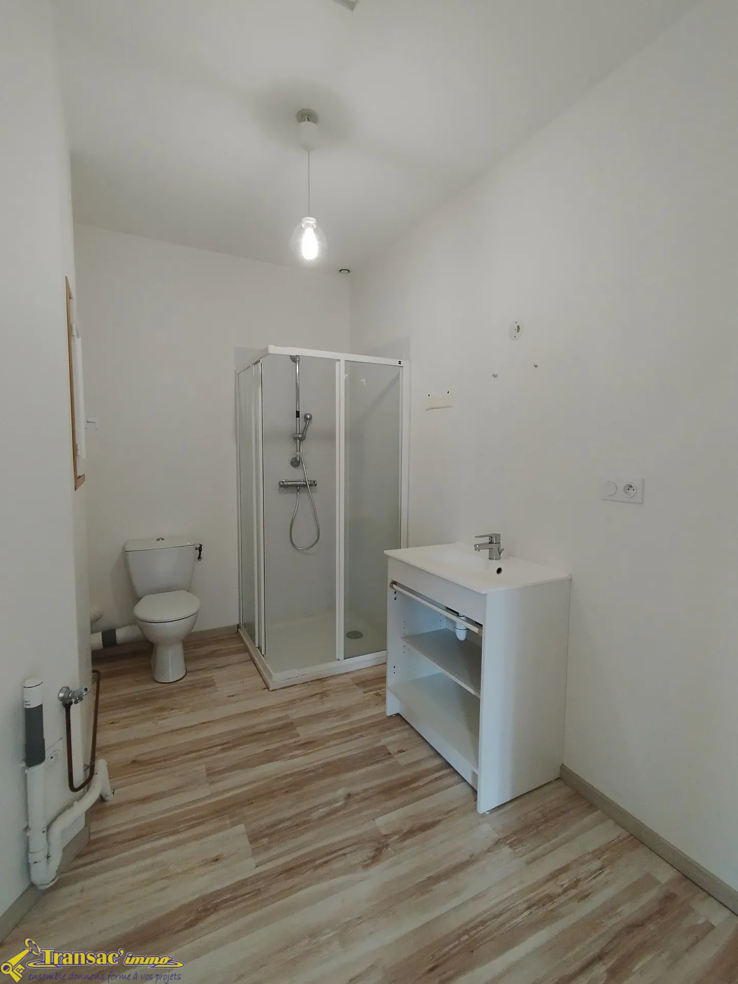 Immeuble à bas de Thiers avec local commercial et appartement Duplex F6 à vendre 