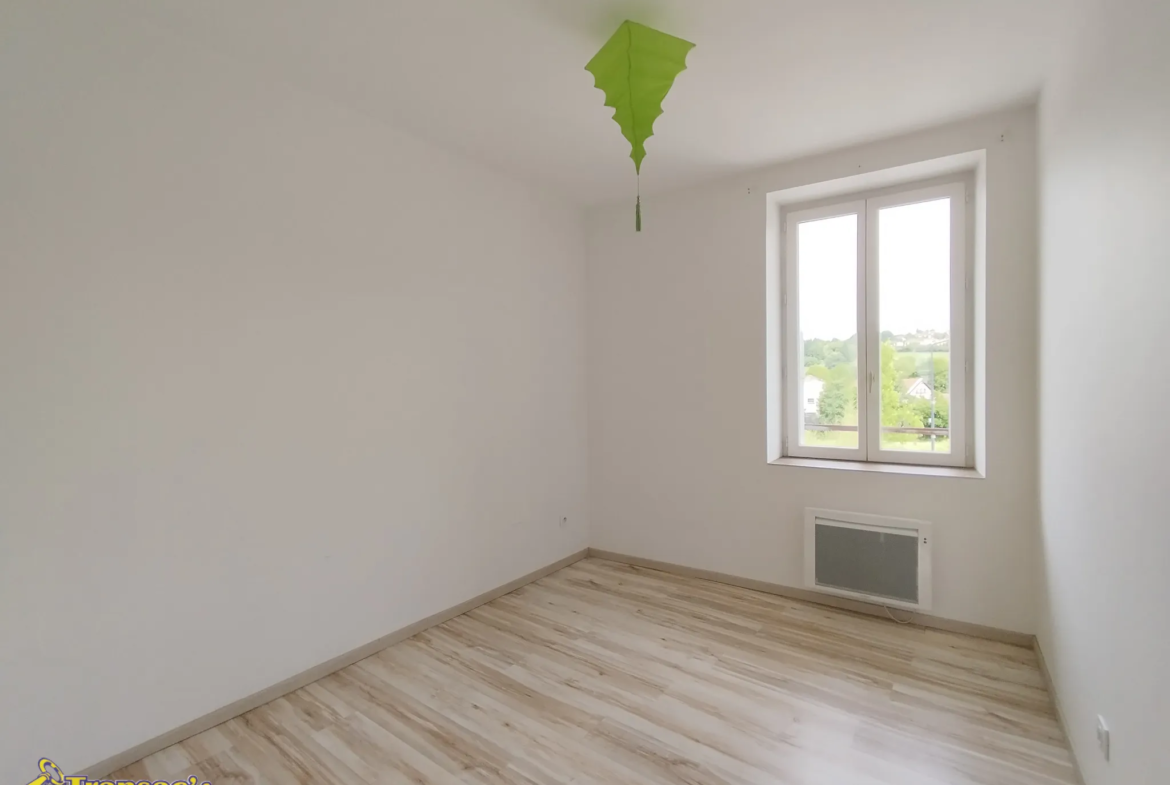 Immeuble à bas de Thiers avec local commercial et appartement Duplex F6 à vendre 