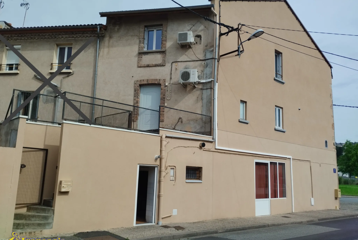 Immeuble à bas de Thiers avec local commercial et appartement Duplex F6 à vendre 