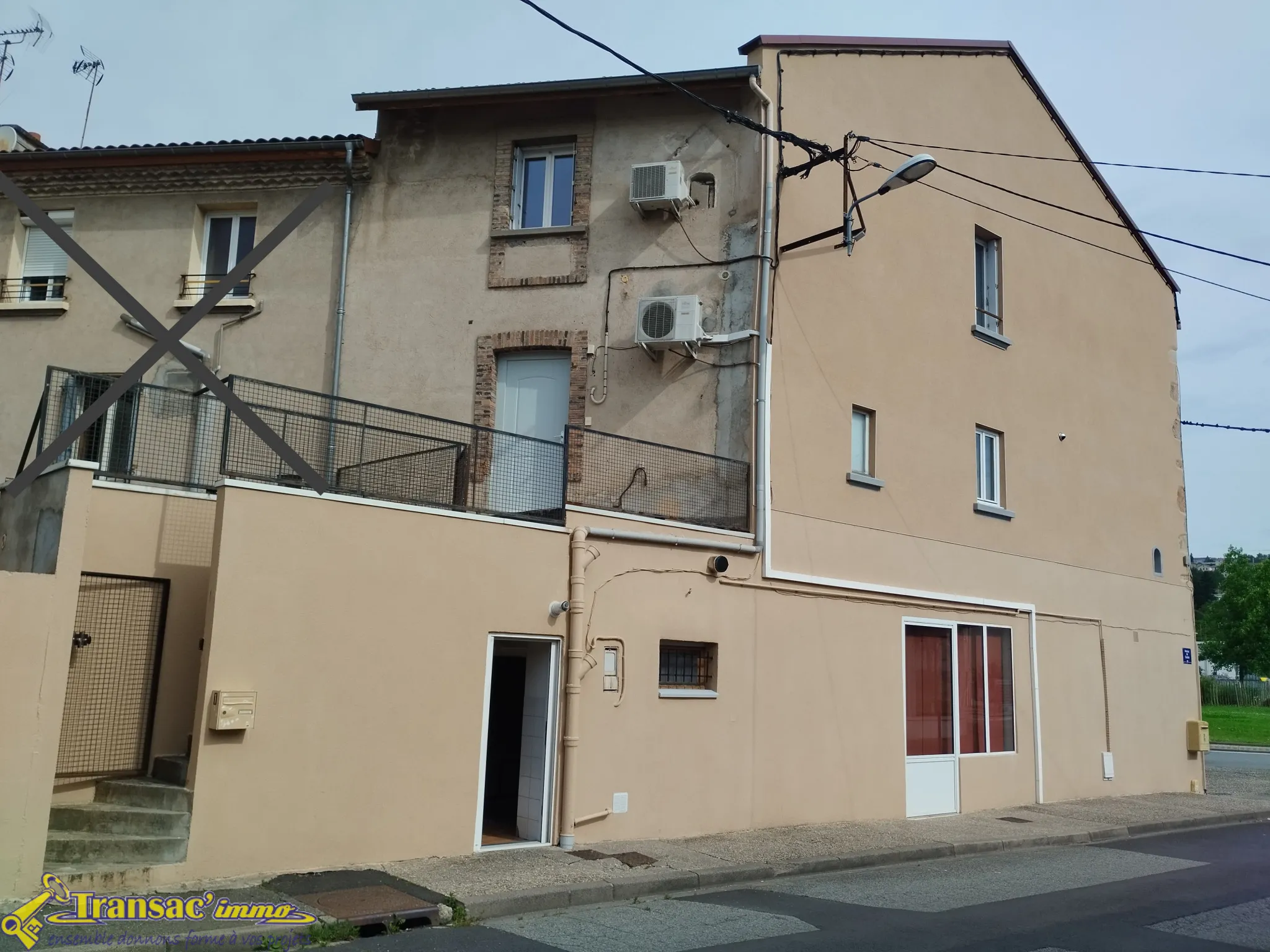 Immeuble à bas de Thiers avec local commercial et appartement Duplex F6 à vendre 